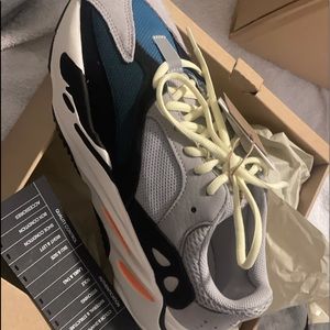 Yeezy boost 700